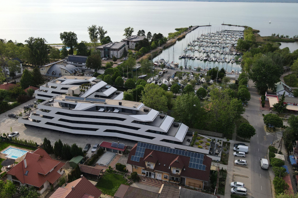 marina-12BF0A1E5A-71FF-FEEC-8F01-C1E81F9F17C6.jpg